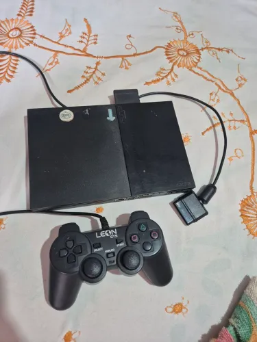 Vendo PS2 Slim, liga normalmente, mas não está lendo os discos.e precisa trocar o cabo.