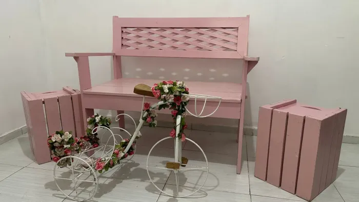 Banco madeira pinos rosa
