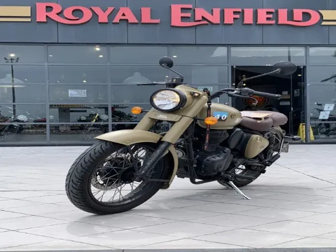 Royal Enfield Classic 350 Desert Signals 2023 - Vendedora Fernanda