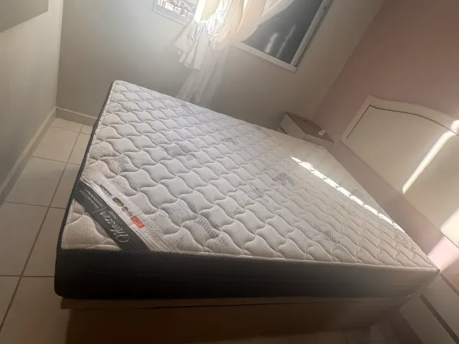 Cama casal - bau e colchão