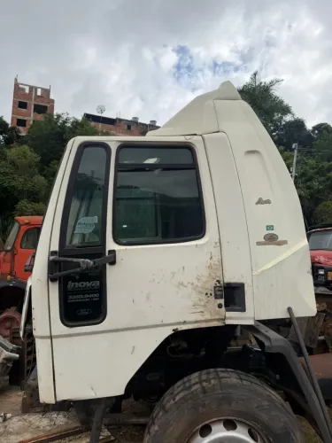 cabine do ford cargo 