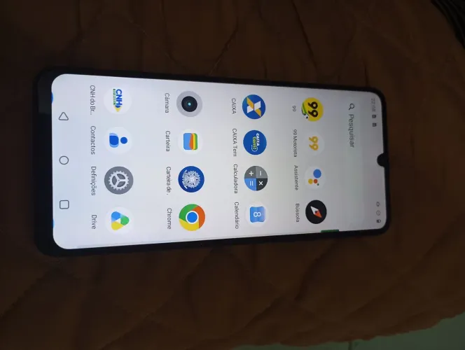 Vendo um lindo telefone celular.