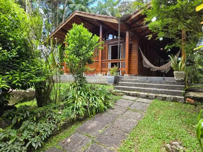 Casa a venda na Serrinha do Alambari