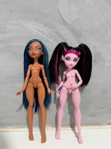 Lote 2 sucatas Monster High G3 Cléo de Nile básica e Draculaura Buried secrets concert
