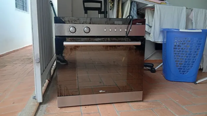 Forno Fischer 56L embutir - liga normal - não esquenta (para conserto ou peças)