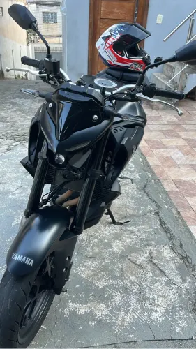 Mt 03 nova pouco usada só final de semana muito nova
