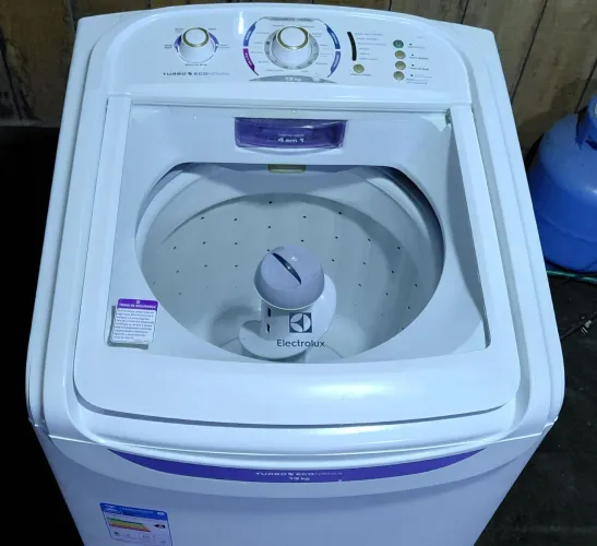 Maquina de lavar electrolux 13kg semi-nova