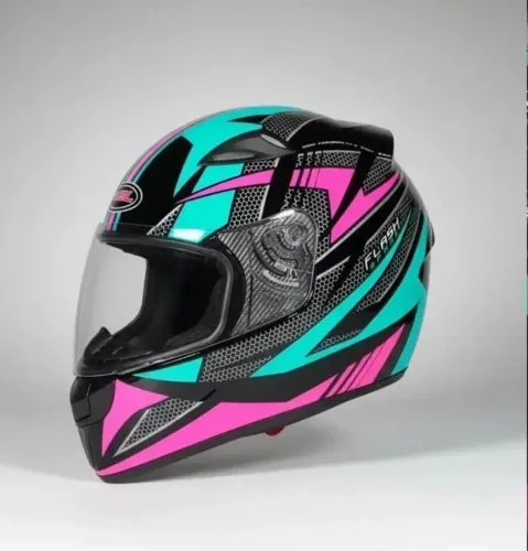 Está a procura de um capacete spotivo que chama a atenção onde que que passe?