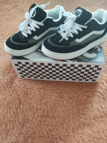 Vans ,conjunto Adidas, óculos de sol EVOKE