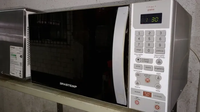 Vendo microondas Brastemp 220 volts 30 litros