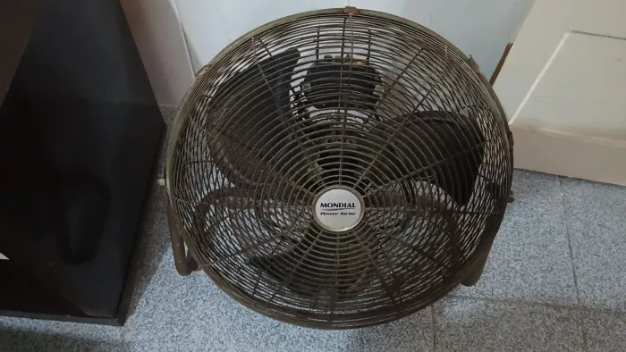 VENDO MOVEIS E UTENSÍLIOS PARA O LAR, NOVOS E USADOS EM BOM ESTADO: