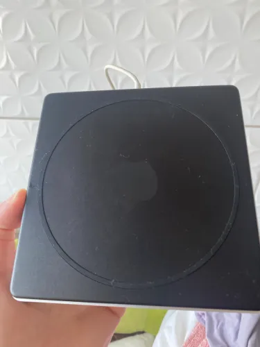 Apple USB SuperDrive, o leitor/gravador de CD/DVD externo da Apple para MacBook.