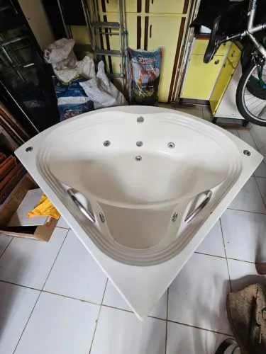 Banheira hidromassagem semi nova