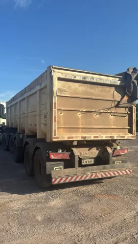 Cavalo Scania e carretas