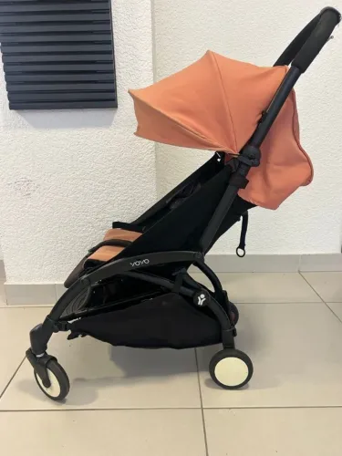carrinho de bebe yoyo babyzen preto com rosado usado em bom estado
