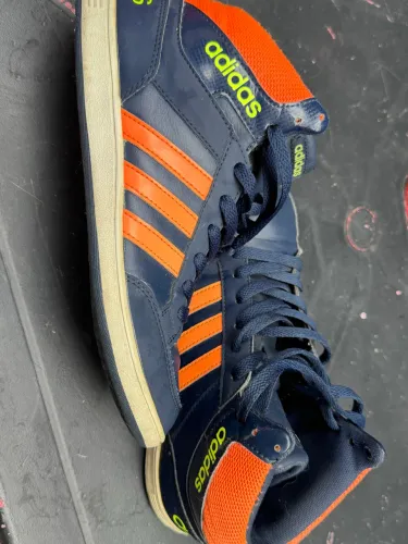 Tênis Adidas cano alto n. 36
