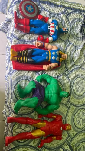 Bonecos Marvel (160R$ CADA, aceito ofertas)