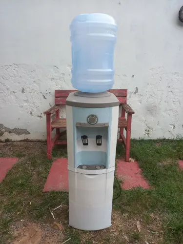 Bebedouro elétrico adesivado