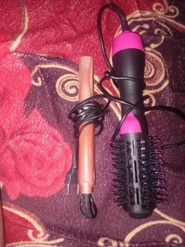 Vendo chapinha e escova que seca e alisa