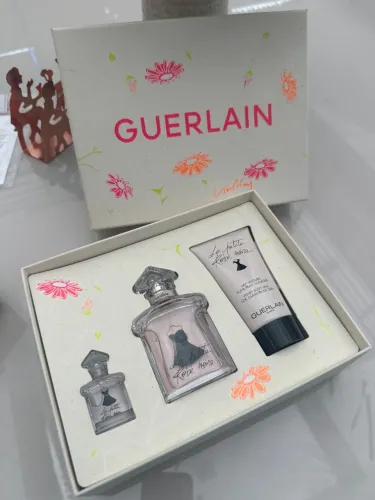 Desapego Kit Coffret Guerlain La Petite Robe Noire EDT 50ml + Miniatura + Loção Corporal