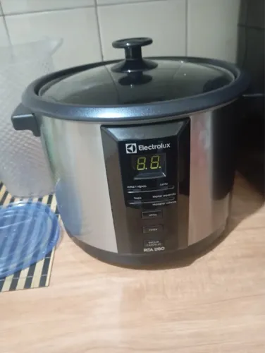 Panela elétrica eletrolux rita lobo 1,8l nunca usada