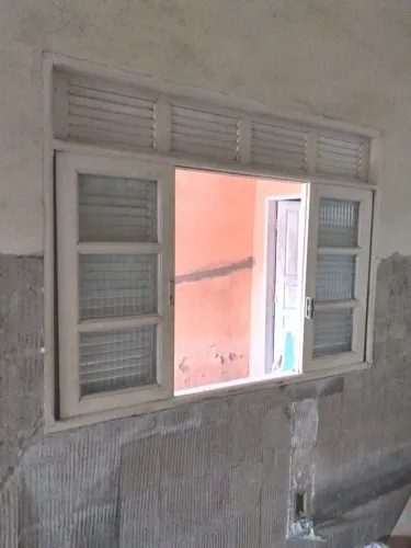 Vendo já ela de madeira