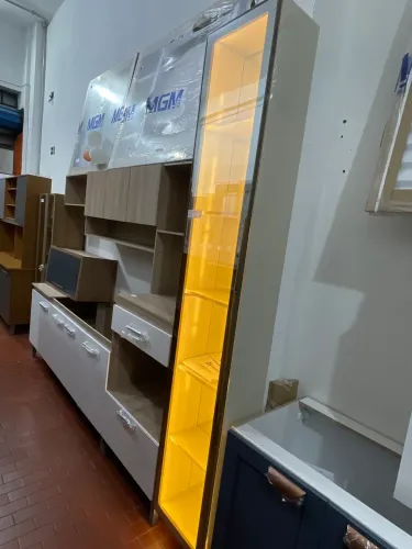 Cristaleira 1 porta reflecta com fita Led e espelho 100% mdf