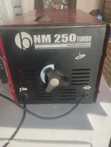 Máquina de solda bambozzi NM 250 Turbo Seminova