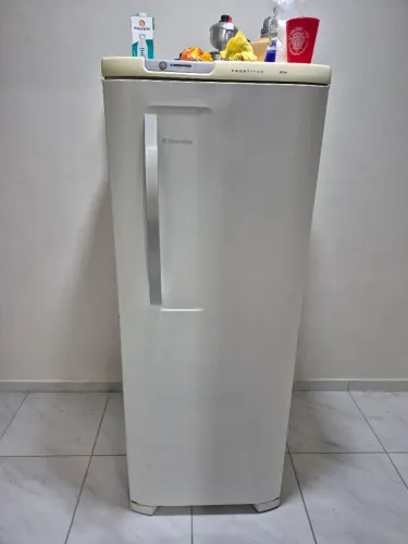 GELADEIRA ELECTROLUX FUNCIONANDO PERFEITAMENTE