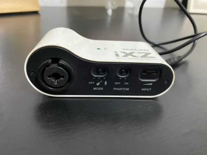 Mic & GUITAR INTERFACE TASCAM