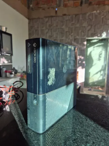 Xbox 360 slim desbloqueado 5 mídias físicas 24 jogos  Aceito troca ( pra ir hj)
