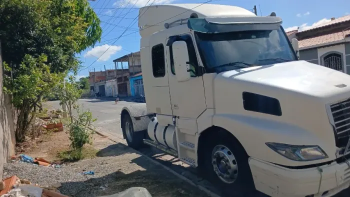Caminhão volvo NH 380 130