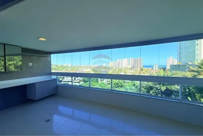 Apartamento na Colina A com Vista Mar - Reformado | Patamares  164 m², 3 Suítes e 3 Vagas