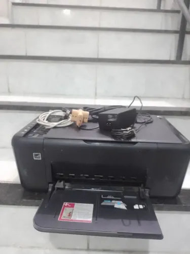 Impressora HP f4480 - sem os cartuchos e com papel sem puxar
