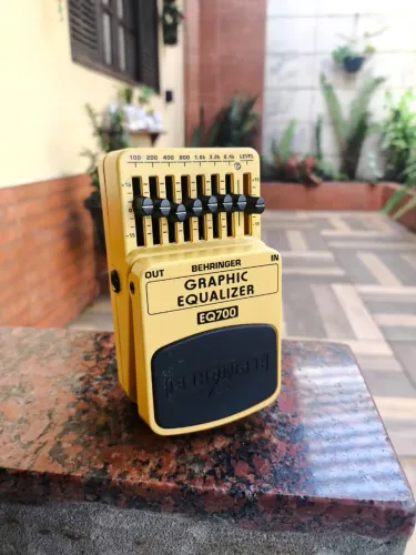 Pedal de guitarra Behringer - Equalizer