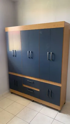 Vende se esse guarda roupa solteiro