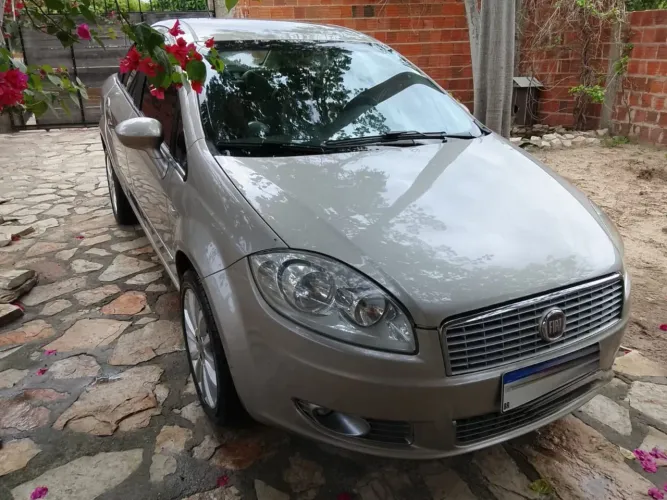 Fiat Linea Essence 1.8 Flex 16V 4P 2012