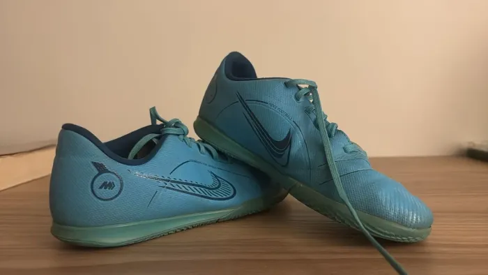 Vendo chuteira futsal Nike 33