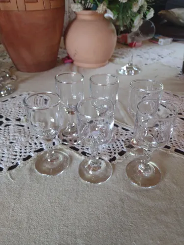 Taças para aperitivo. Novas de cristaleira