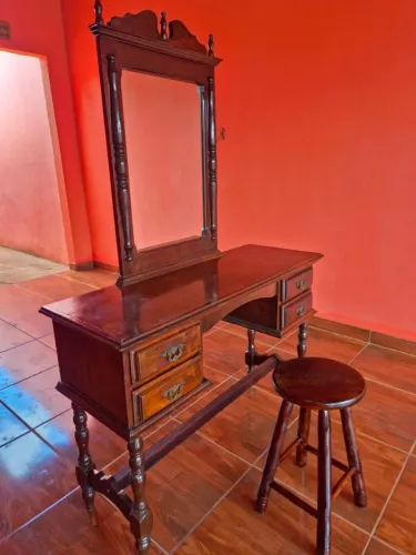 Penteadeira com banqueta madeira maçiço