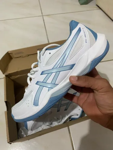Tênis Academia para futsal e vôlei .