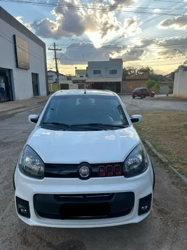 Fiat Uno Sporting 1.4 EVO Fire Flex 8V 4P 2015
