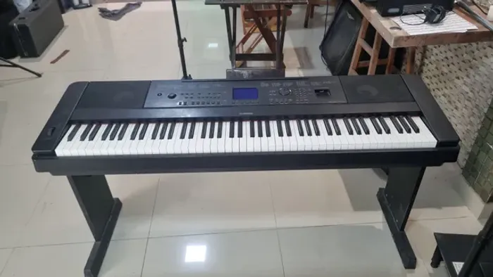 Piano Yamaha DGX 660