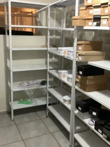 Prateleiras estantes de aço