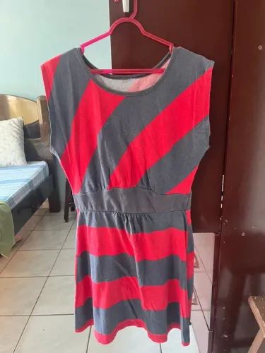 Vestido listrado vermelho e cinza MARISA TAM M