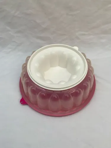 Forma Tuppewere de Microondas e Geladeira com 3 peças.