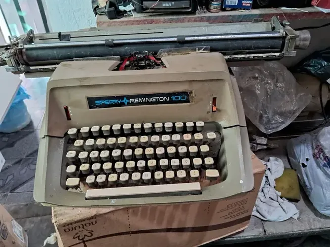 Maquina de datilografia antiga.