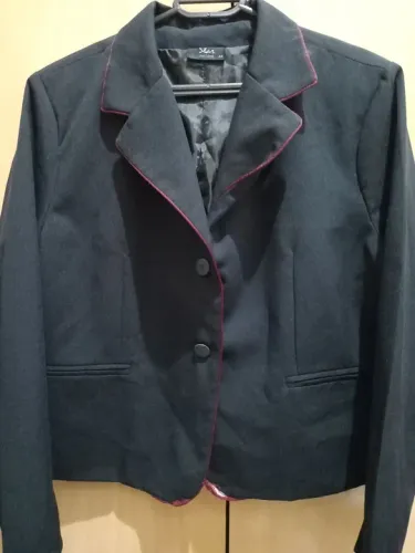 Blazer feminino preto com vermelho 