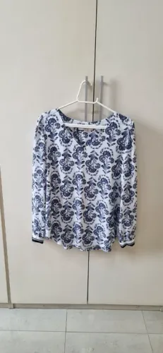 Blusa Estampada em Azul e Branco em viscose de seda forrada