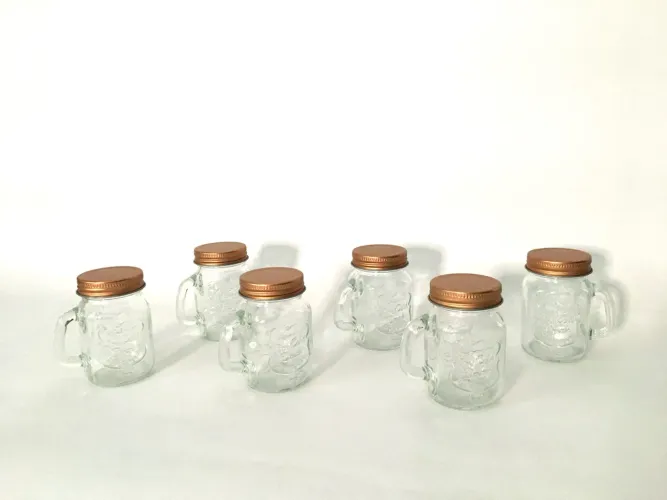 Kit NOVO com 6 mini canecas em vidro transparente e tampa Gold